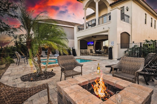 Bright 5BR retreat w/ pool & fire pit