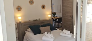 4 Schlafzimmer, Schreibtisch, Bügeleisen/Bügelbrett, WLAN