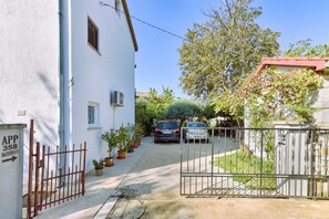 Appartement, 2 chambres, fumeurs, patio | Jardin