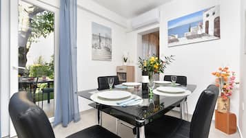 Apartment, 2 Schlafzimmer, Raucher, Terrasse | Esszimmer