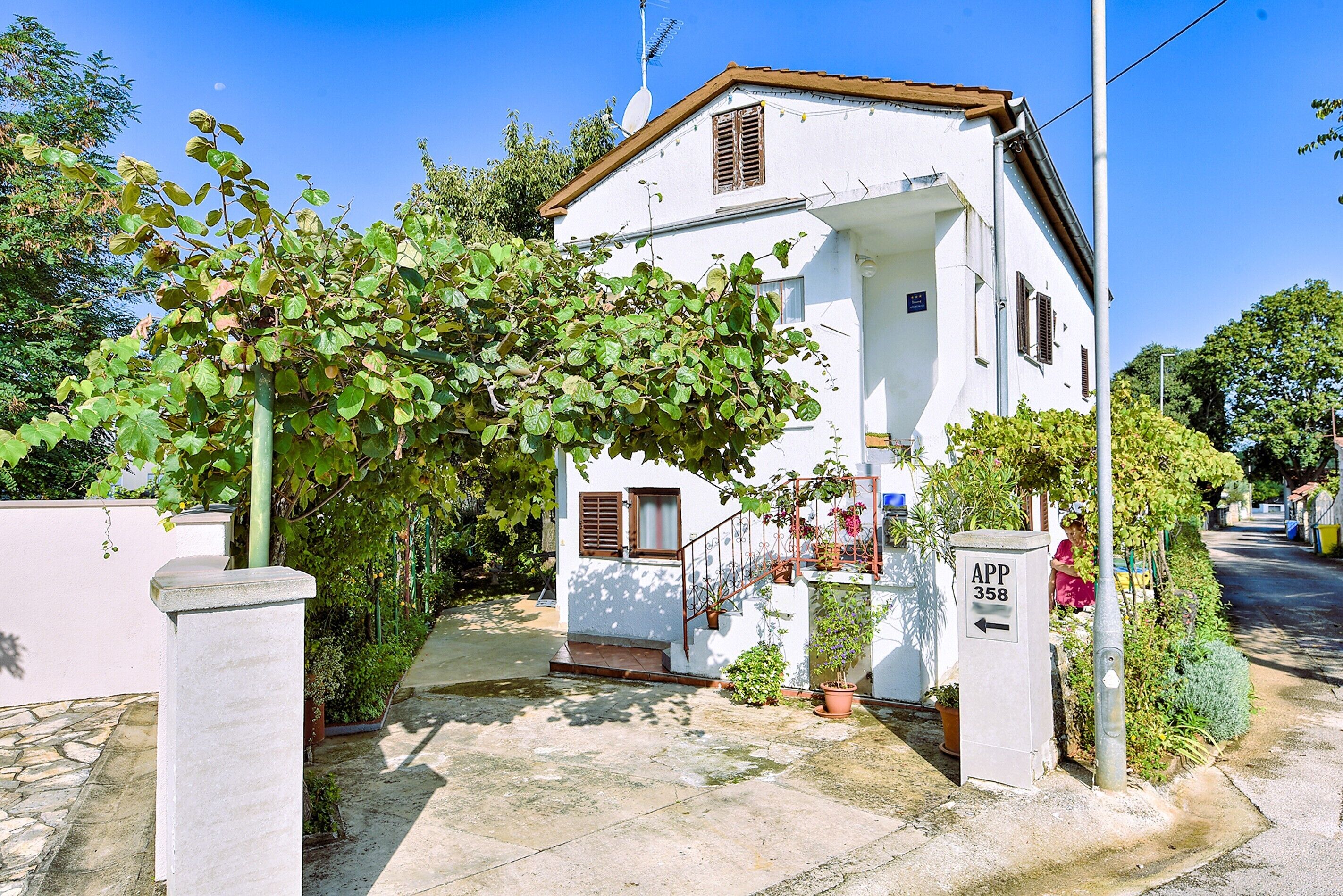 Apartment, 2 Bedrooms, Smoking, Patio | Garden