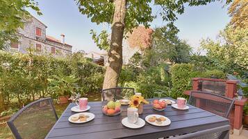 Apartment, 2 Schlafzimmer, Raucher, Terrasse | Speisen im Freien