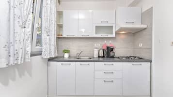 Apartment, 2 Bedrooms, Smoking, Patio | Interior