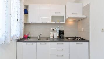 Apartment, 2 Bedrooms, Smoking, Patio | Interior