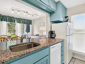 Coffee/tea maker, fridge, microwave, oven