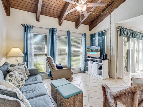 Pool, Pier, Boat dock, Ramp and Trailer Parking, Tennis Courts.