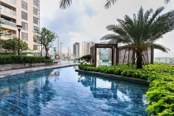 Rooftop pool - Brilliant Luxury View City (Ho Chi Minh City)