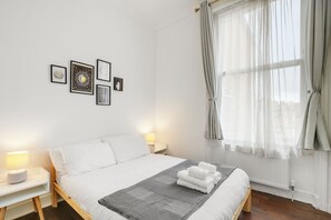 1 bedroom, iron/ironing board, WiFi, bed sheets - Paddington Modern Flat  (London)