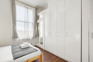 1 bedroom, iron/ironing board, WiFi, bed sheets - Paddington Modern Flat  (London)