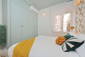 Apartment | 2 bedrooms, down duvets, iron/ironing board, free WiFi - Luxury apartment near Fori Imperiali (Rome)