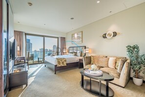 In-room safe, iron/ironing board, free WiFi, bed sheets - Lovely Studio in The Address Residence Dubai Marina by Deluxe Holiday Homes (Dubai)