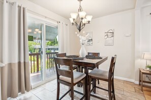 Maison, 4 chambres | Restauration
