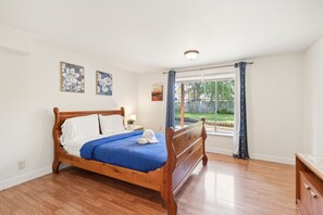 House, 2 Bedrooms | 2 bedrooms, laptop workspace, iron/ironing board, free WiFi