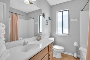 House, 3 Bedrooms | Bathroom | Towels, shampoo