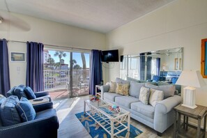 Studio | Living area - 620 El Matador 1 Bedroom Condo (Fort Walton Beach)