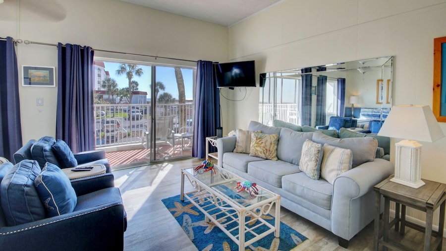 620 El Matador 1 Bedroom Condo