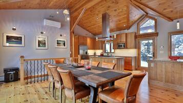 House, 4 Bedrooms | Dining