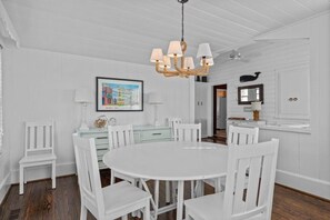 House, 5 Bedrooms | Dining