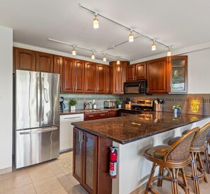 Condo, 2 Bedrooms | Private kitchen | Fridge, oven, stovetop, coffee/tea maker