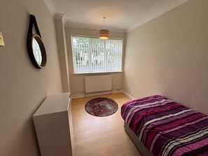 2 habitaciones, tabla de planchar con plancha y wifi gratis 