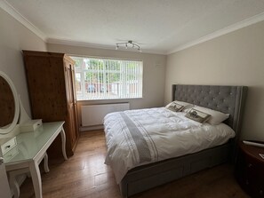 Apartment - Lovely 2 Bedrooms Flat in South Sutton (Sutton)