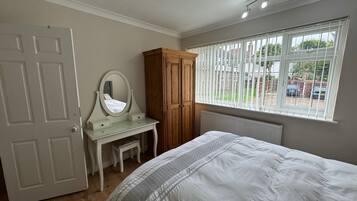 Apartment | 2 bedrooms, iron/ironing board, free WiFi, bed sheets