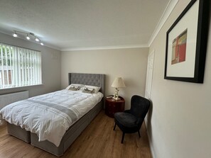 Apartment | 2 bedrooms, iron/ironing board, free WiFi, bed sheets