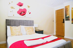 6 chambres, fer et planche à repasser, Wi-Fi gratuit, draps fournis