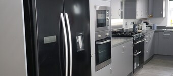 Tranent Bridge House - 6 Bedroom Retreat