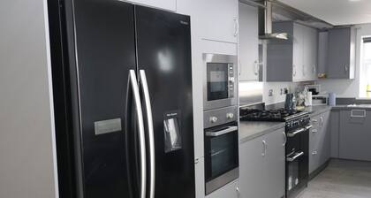 Tranent Bridge House - 6 Bedroom Retreat