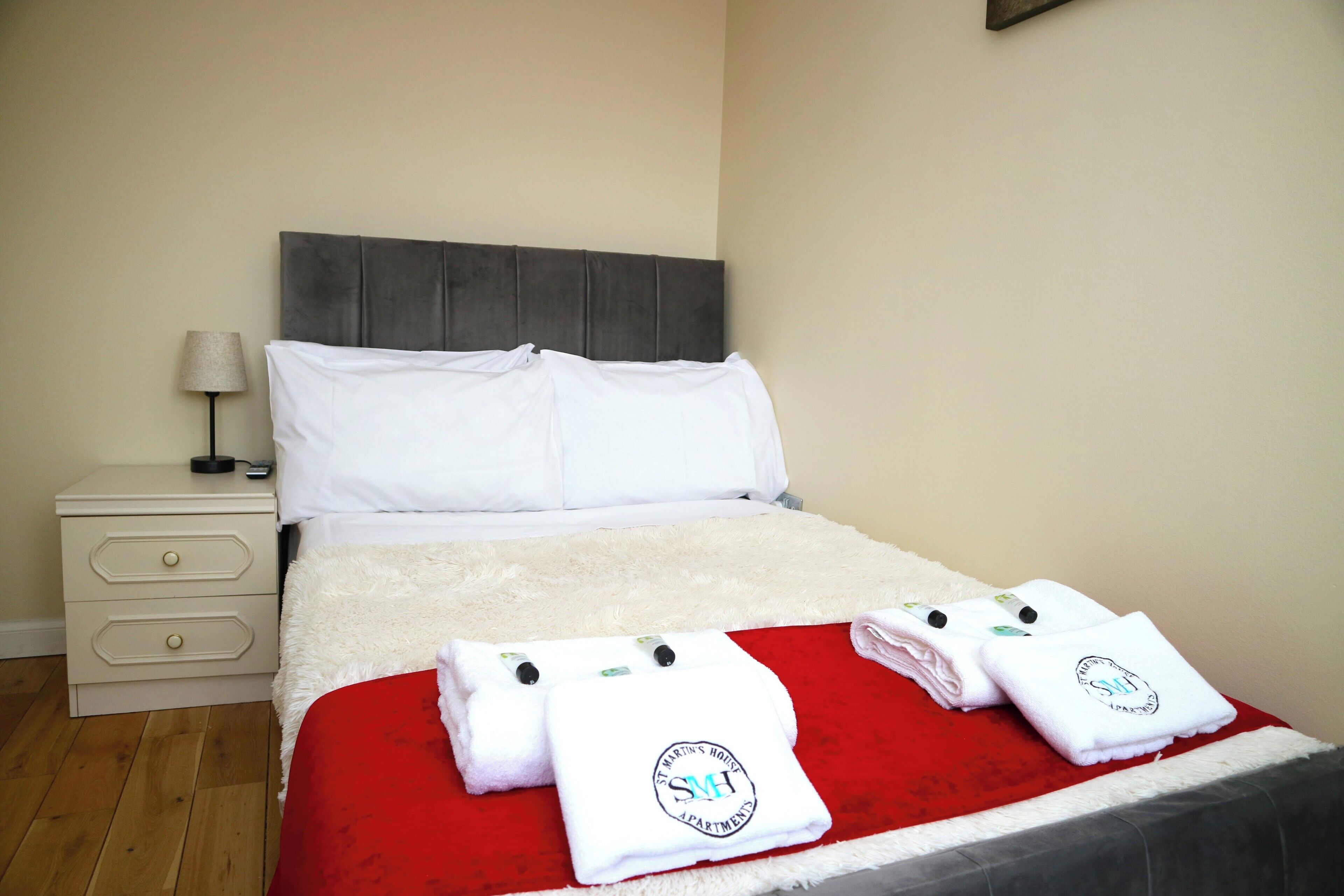 House | 6 bedrooms, iron/ironing board, free WiFi, bed sheets