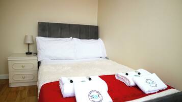 House | 6 bedrooms, iron/ironing board, free WiFi, bed sheets