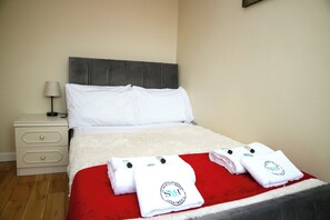 6 chambres, fer et planche à repasser, Wi-Fi gratuit, draps fournis