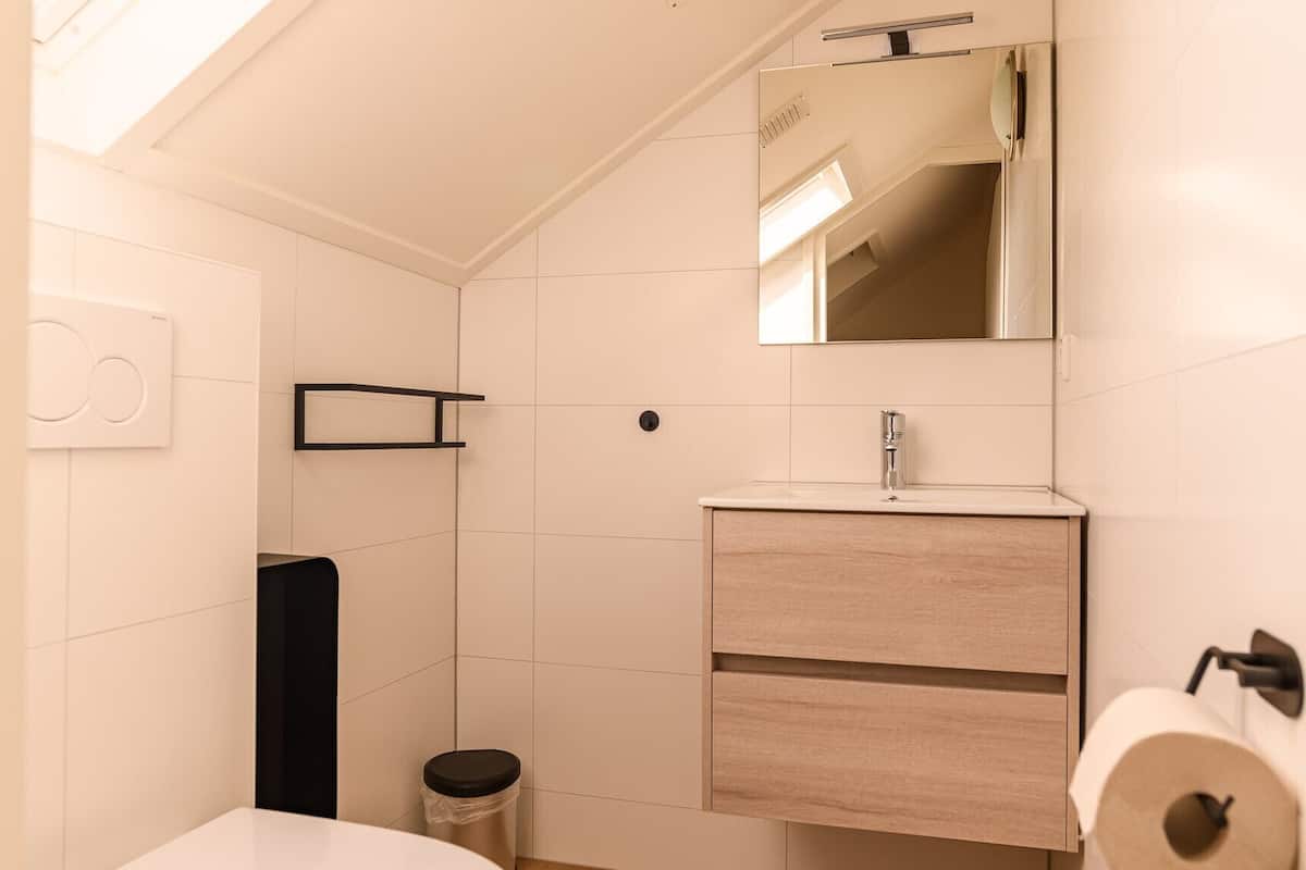 Bungalow (4B1-bungalow) | Kylpyhuone | Sadesuihkupää