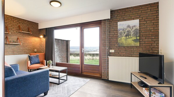 Bungalow (2A-bungalow) | Living room | TV