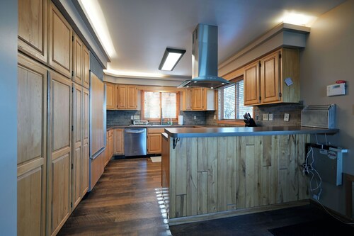 Marina Hideaway: Lakeside Bliss on Round Lake