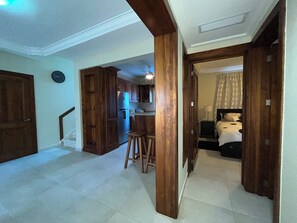 3 chambres, coffres-forts dans les chambres, bureau