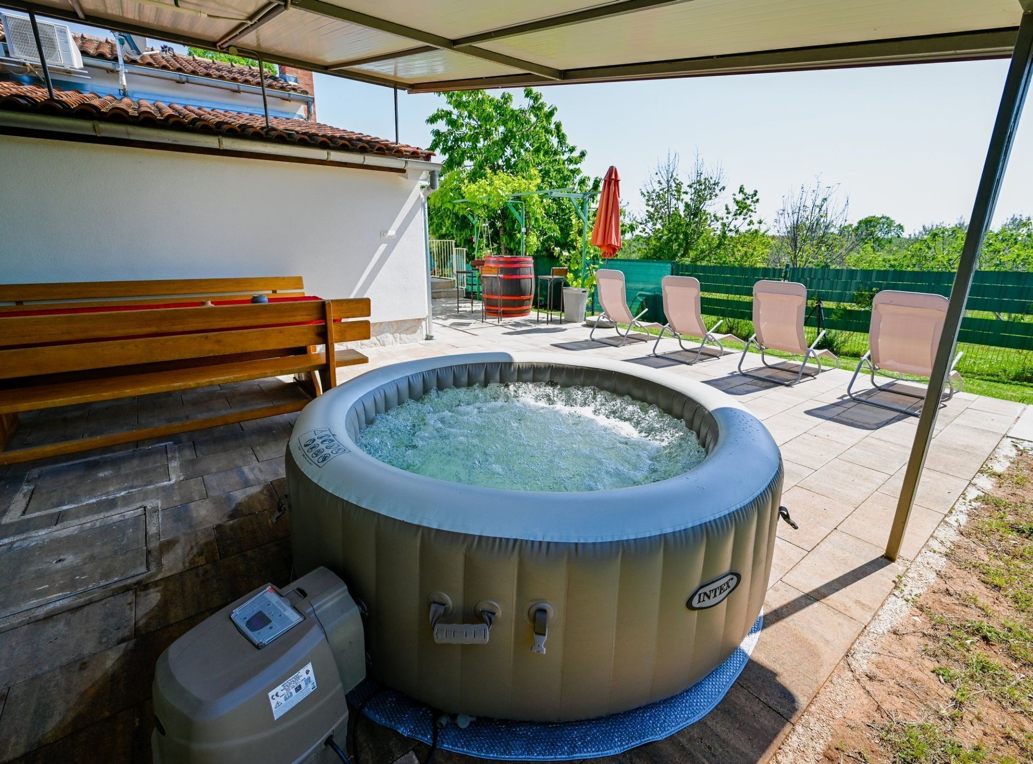 Maison (Two Bedroom Holiday Home with Terrace) | Bain à remous extérieur