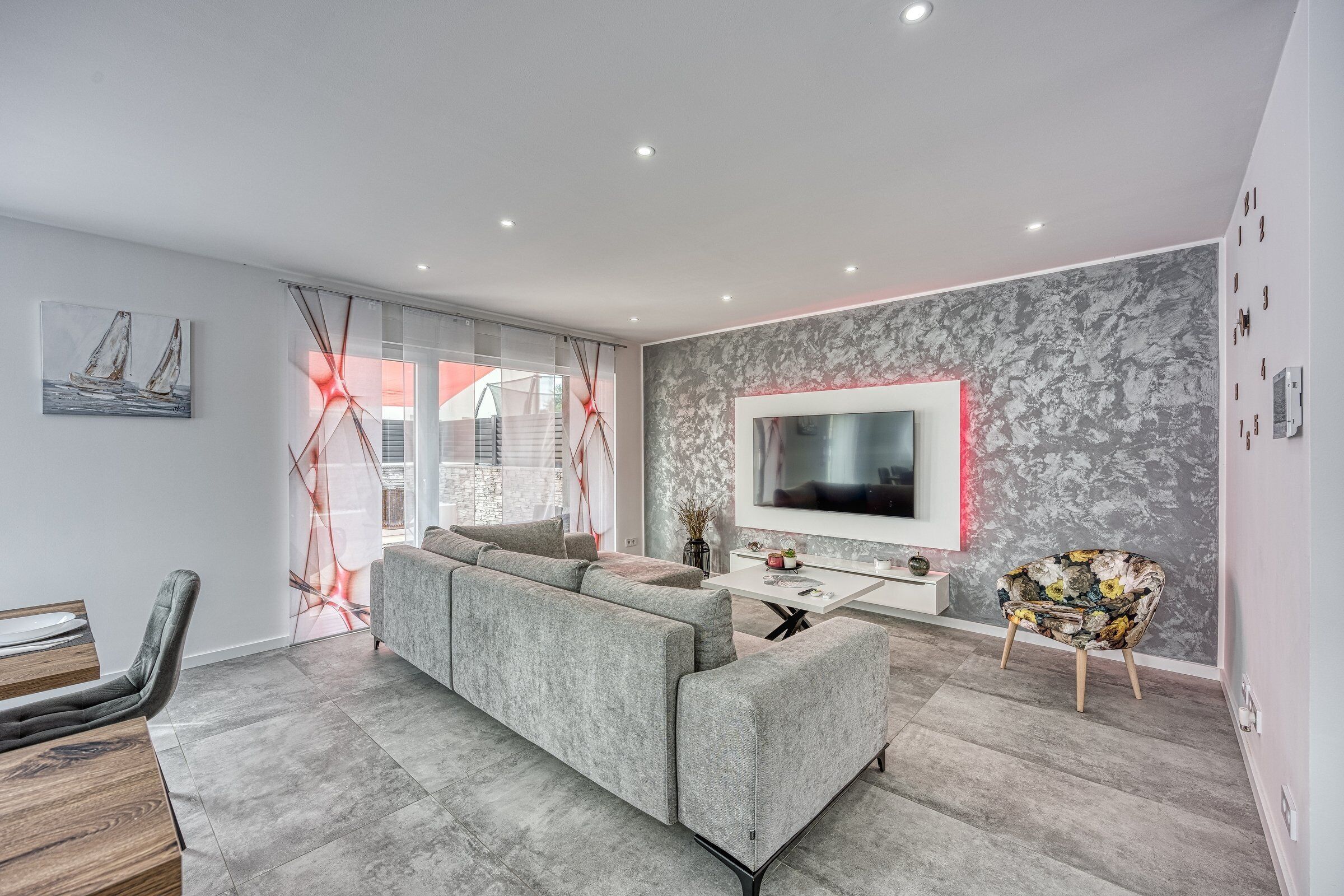 Villa (Four Bedroom Villa with Pool) | Wohnzimmer | 32-Zoll-Flachbildfernseher mit Satellitenempfang