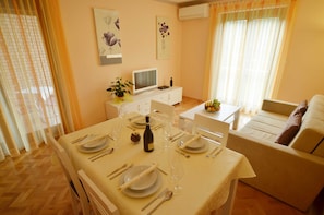 Apartment (Coastal Breeze Apartment in Rovinj) | Living room