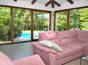 Casa (Forest Breeze Retreat in Zminj) | Sala de estar | Televisión de pantalla plana de 32 pulgadas con canales vía satélite 