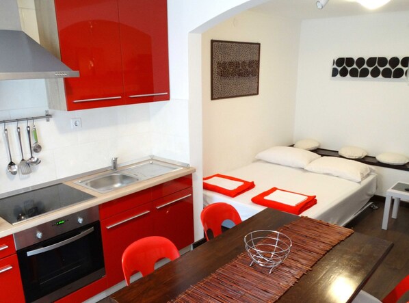 Apartment (One Bedroom Apartment with Terrace) | Private kitchen