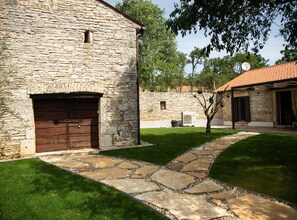 House (The Poolside Stone House in Bale) | Exterior - The Poolside Stone House in Bale (Bale)