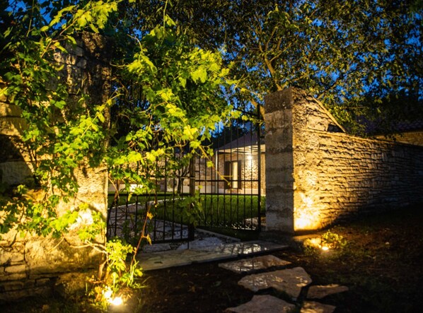 House (The Poolside Stone House in Bale) | Exterior - The Poolside Stone House in Bale (Bale)