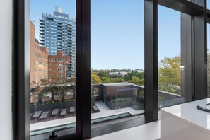 Interior - Brooklyn Serenity: Luxe Comfort with Top Amenities (Brooklyn)