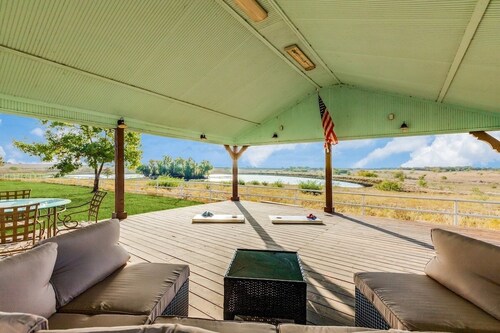 Modern Farm House 2B 2B KING Bed