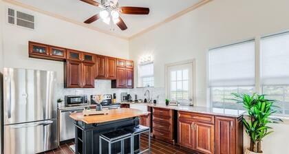 Modern Farm House 2B 2B KING Bed