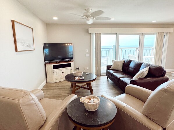 TV - Holiday Villas III-802 Beautiful 2 BR Penthouse! (Indian Shores)