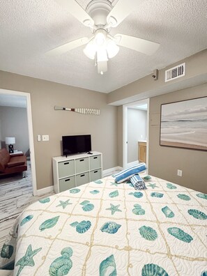 1 bedroom, iron/ironing board, free WiFi, bed sheets - Holiday Villas III- 411 in Indian Shores- Charming 1 BR condo! (Indian Shores)