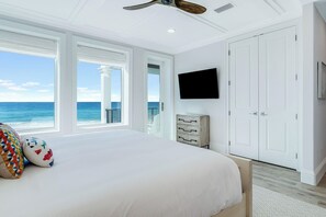 4 quartos, ferros/tábuas de passar roupa, berço de viagem